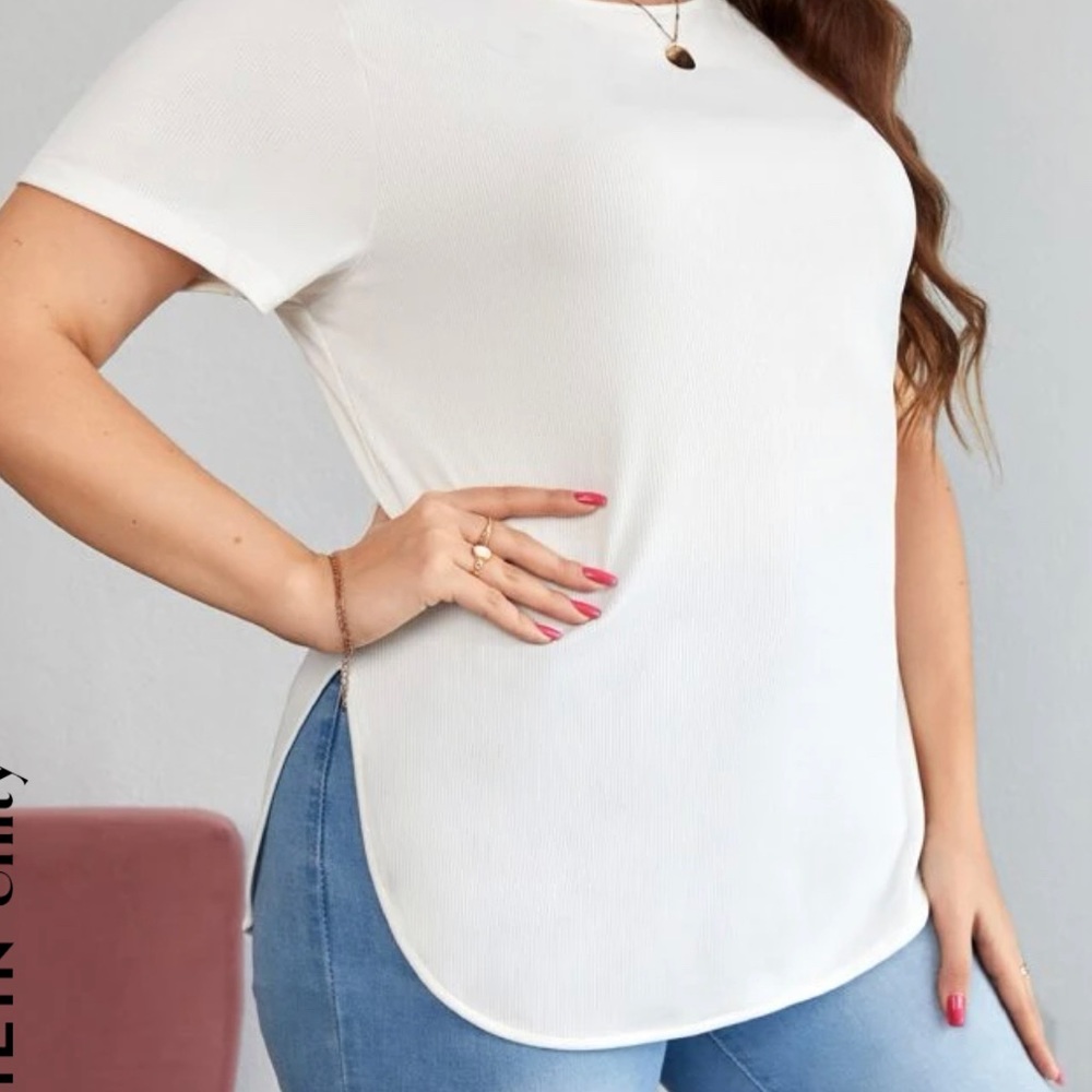 WHITE RIBBED T SHIRT